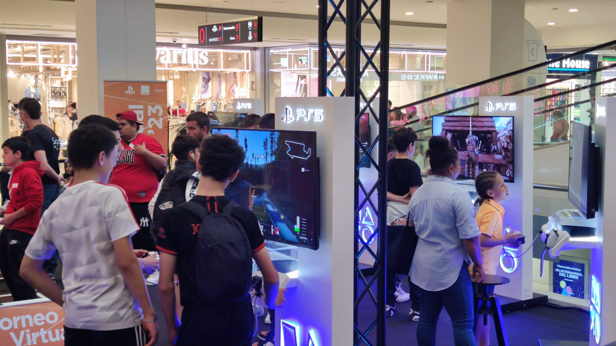 Activación gaming en entorno retail desarrollada por Blue Pad